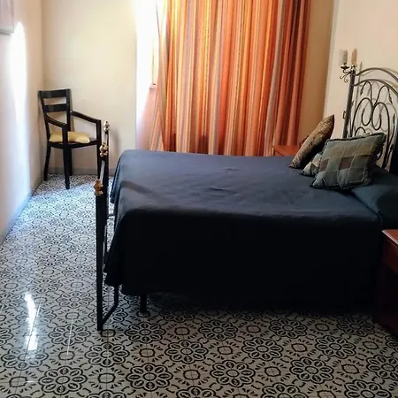 Nicolas بيت ضيافة روما